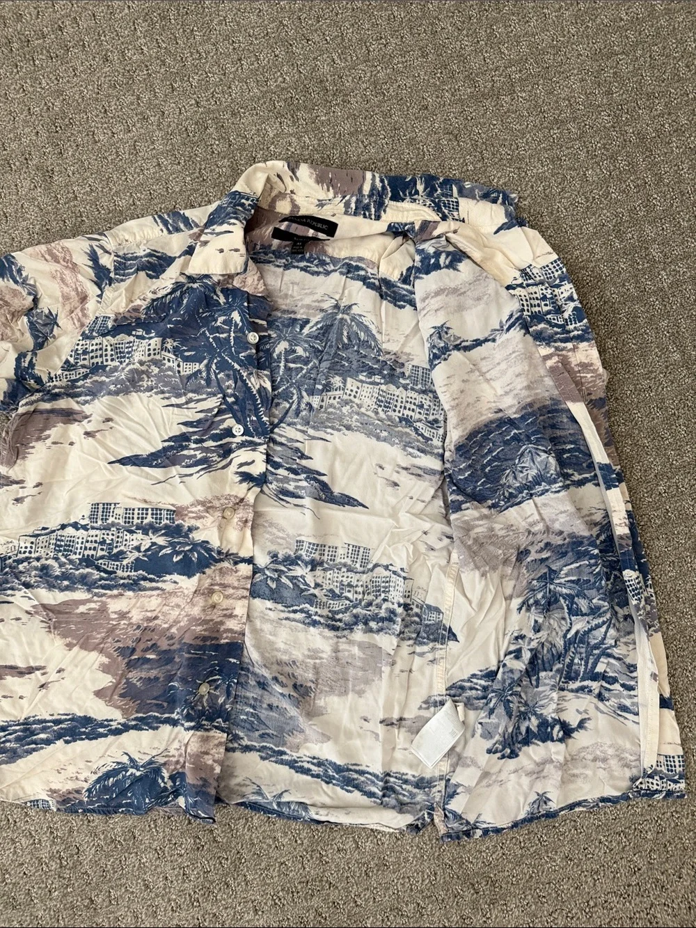 Banana Republic Blue and Cream Island-Print Short Sleeve Shirt